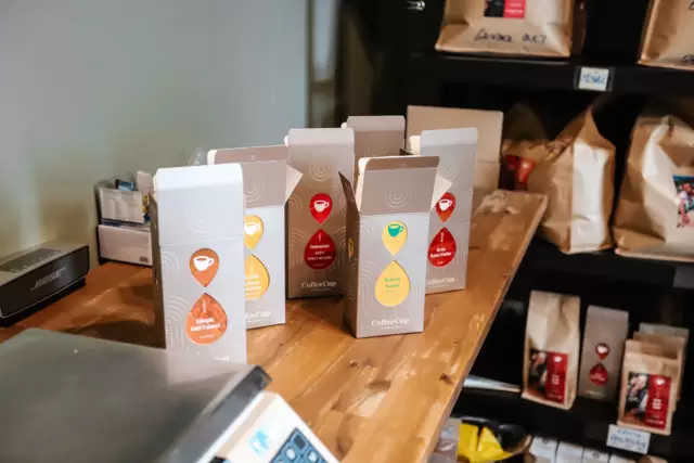 Doplňujeme zásoby na našem e-shopu! ☕️ Víte, že naši kávu můžete pořídit ve 3 různých typech balení?

Navíc nabízíme kávu i pro velkoobchodní partnery! 😎 Máte zájem? Napište nám na coffeecup.kavarna@gmail.com nebo zavolejte na +420 603 169 671 a rádi vám připravíme individuální nabídku. 🤝

#prazirna #kava #kafe #coffeecup #frantiskovylazne #milujemekavu #casnakavu #zrnkovakava #vyberovakava #kavomilci #ceskeprazirny #kavarna